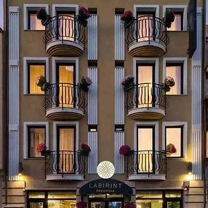 3* Ξενοδοχείο Labirint Boutique